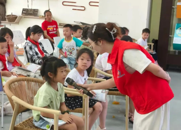 羅光浪老師在黔南州都勻市金恒星社區。