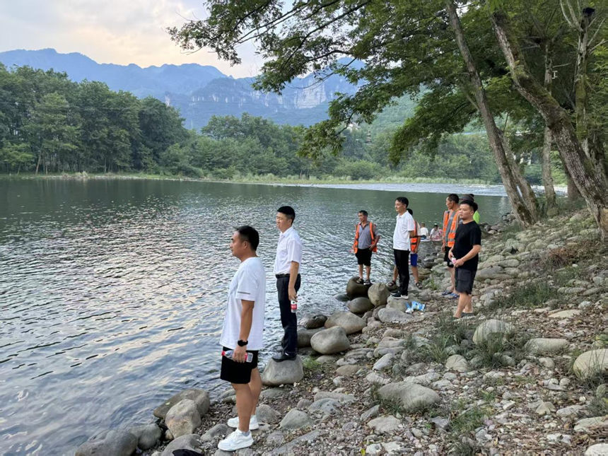 太平社區(qū)在銅鼓組開展防溺水工作。