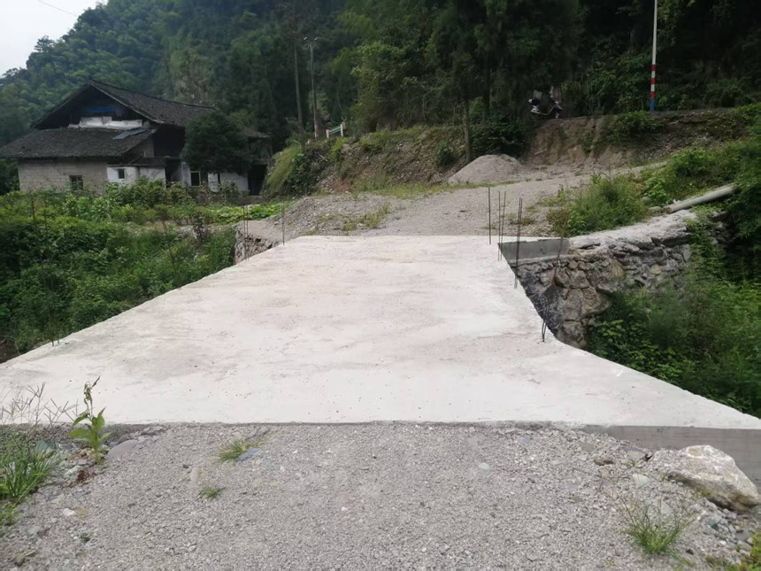 凱文村修建通行橋。