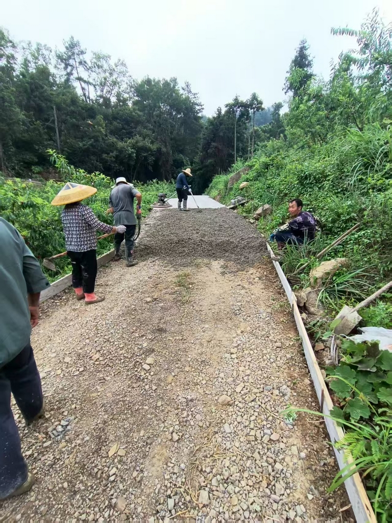 施秉縣牛大場鎮(zhèn)石橋村產(chǎn)業(yè)路路基施工.jpg