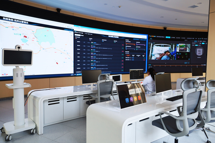 威寧自治縣人民醫(yī)院危機(jī)重癥一體化指揮中心辦公室一角。