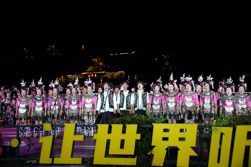 “村歌”晚會優秀歌隊助陣演出現場。中共黎平縣委宣傳部供