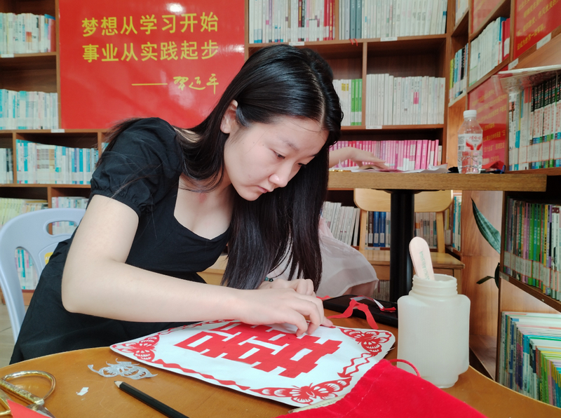 剪紙活動(dòng)現(xiàn)場(chǎng)