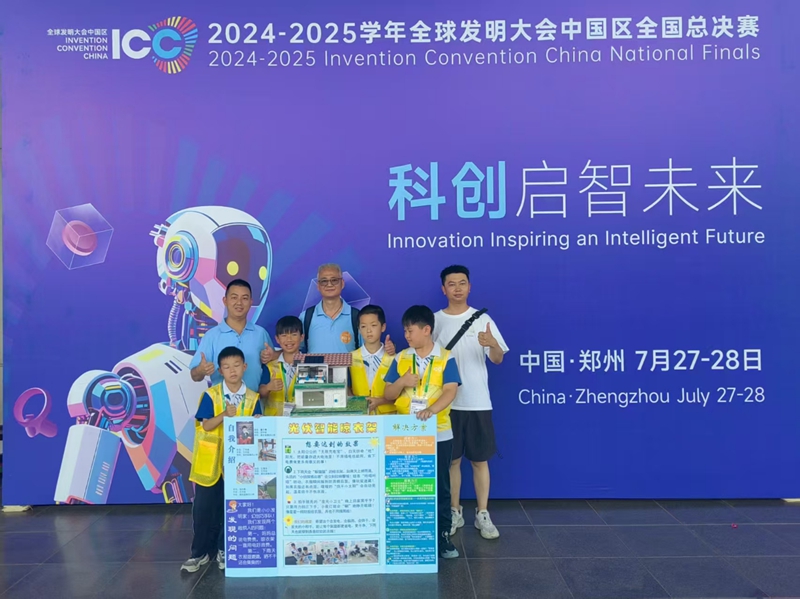 參賽學生合影。