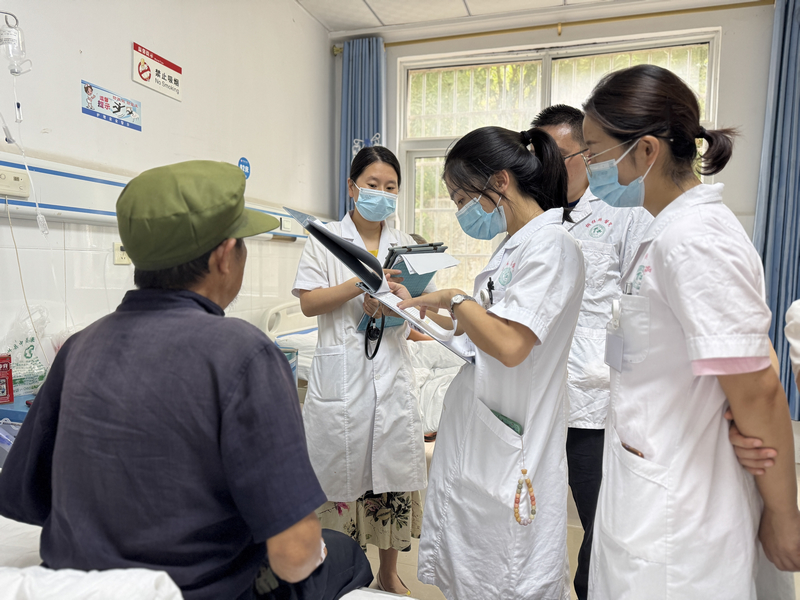 到新站鎮衛生院開展教學查房工作。李麗攝