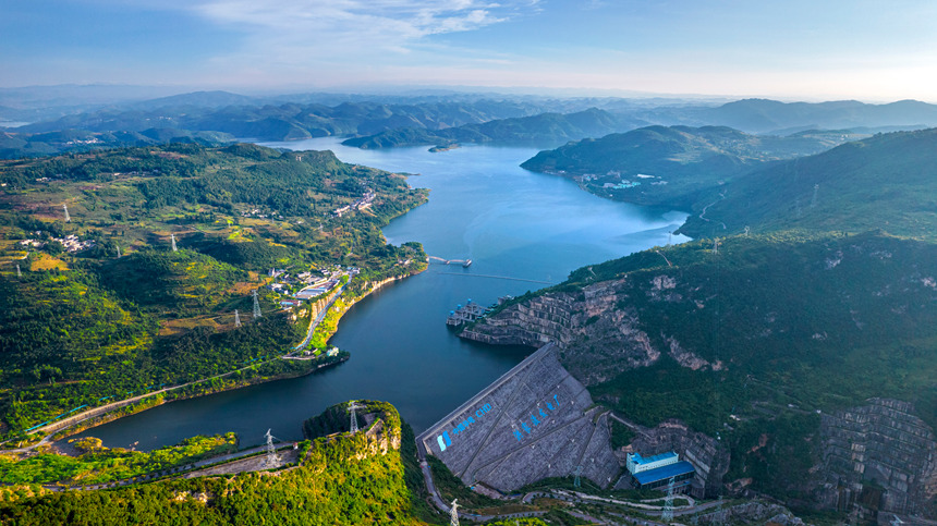 航拍的貴州省畢節市境內的洪家渡水電站。