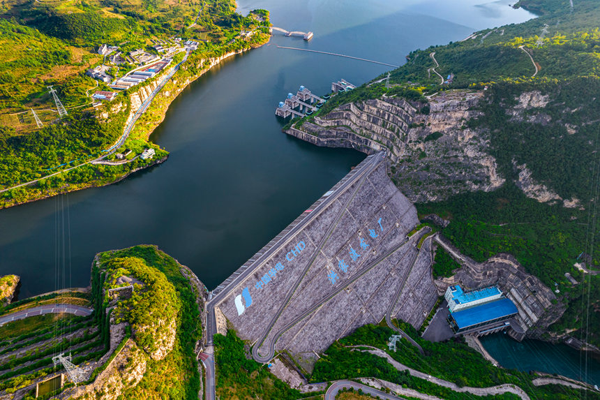 航拍的貴州省畢節(jié)市境內(nèi)的洪家渡水電站。