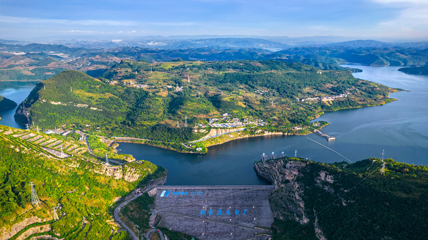 航拍的貴州省畢節(jié)市境內(nèi)的洪家渡水電站。