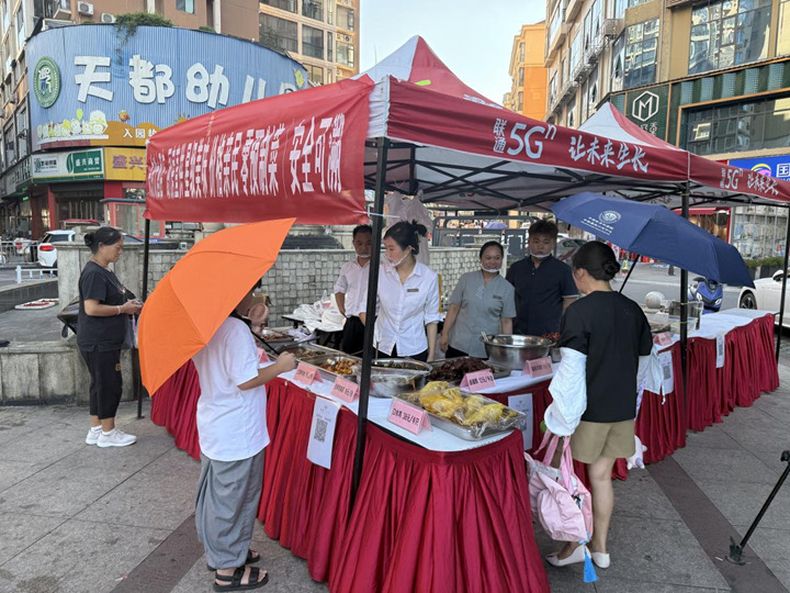 星級酒店掀起“地攤經(jīng)濟(jì)”熱潮。
