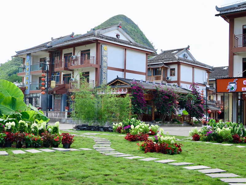 新街村打造景觀小品。