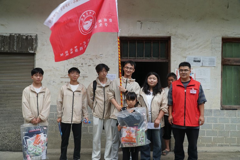 貴州商學(xué)院社會實踐服務(wù)隊深入六盤水開展暑期社會實踐活動。