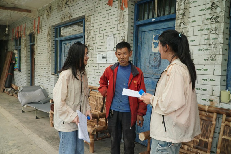 貴州商學(xué)院社會實踐服務(wù)隊深入六盤水開展暑期社會實踐活動。