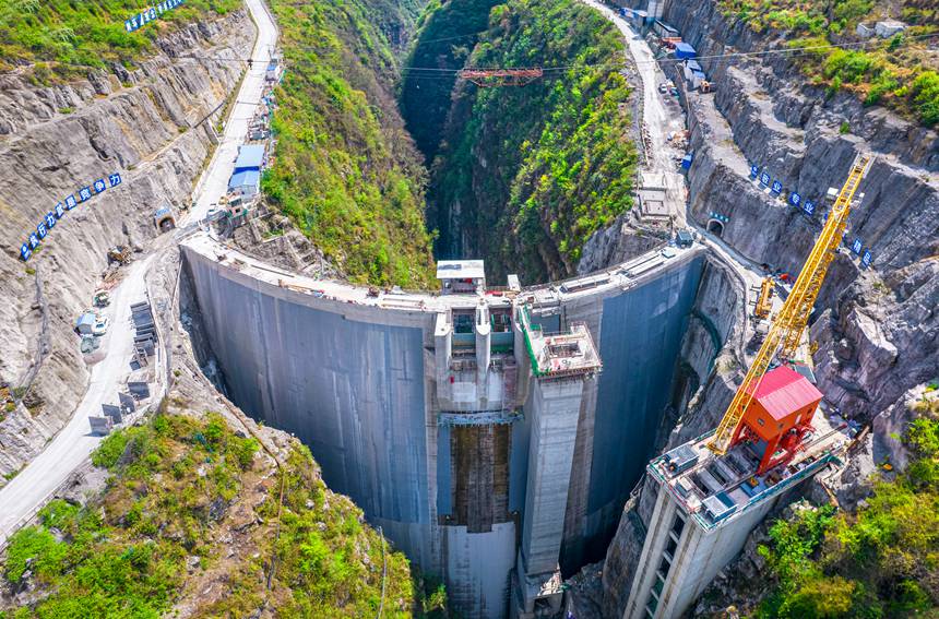 2025年8月27日航拍的貴州省黔西凹水河水庫大壩。