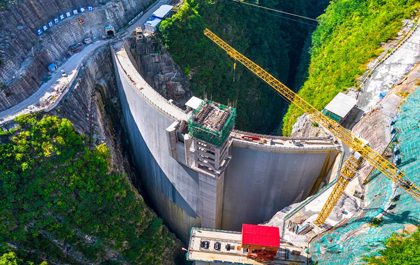 2025年8月27日航拍的貴州省黔西凹水河水庫大壩。