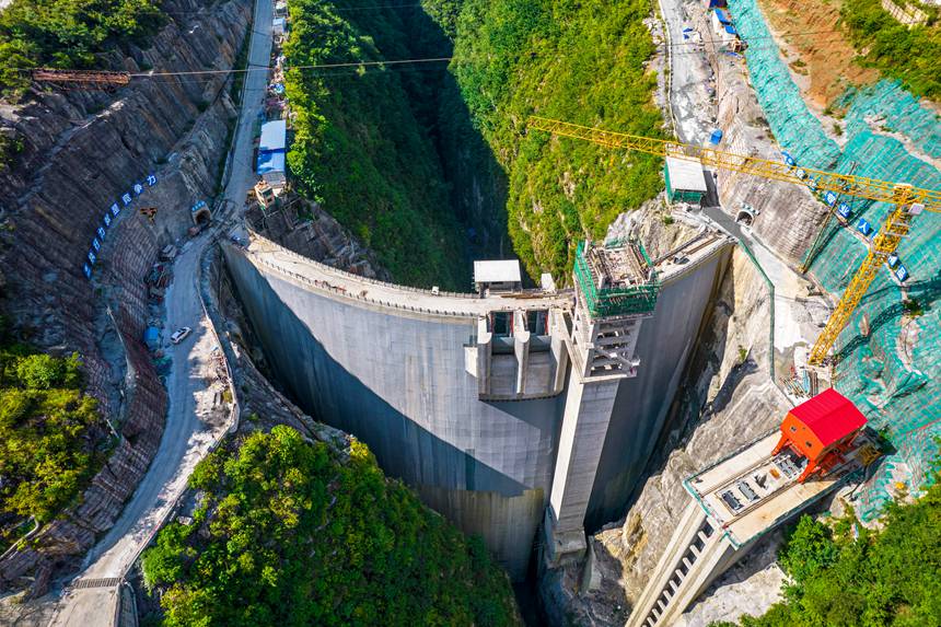 2025年8月27日航拍的貴州省黔西凹水河水庫大壩。