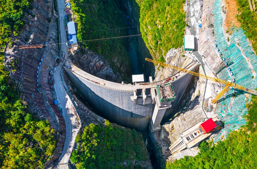 2025年8月27日航拍的貴州省黔西凹水河水庫大壩。