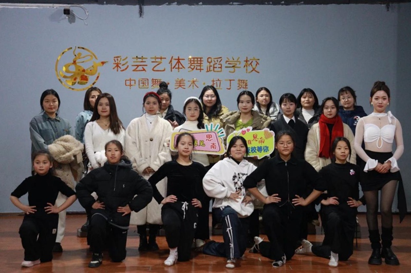 彩蕓藝體舞蹈。徐鵬飛攝