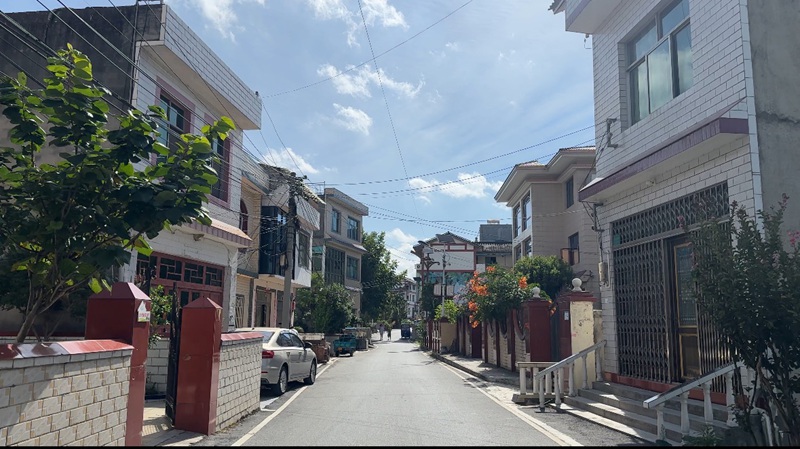 整潔的道路。彭垚攝