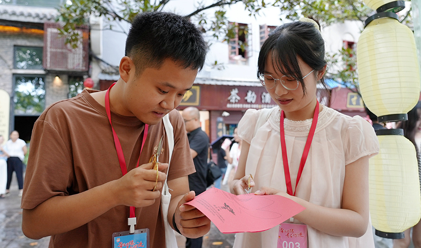 黔東南鎮遠古城七夕上演千年之戀。