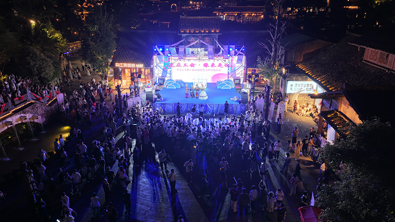 新時代明文實踐“文明有‘理’樹新風”項目文藝作品展演現場航拍。王世海攝