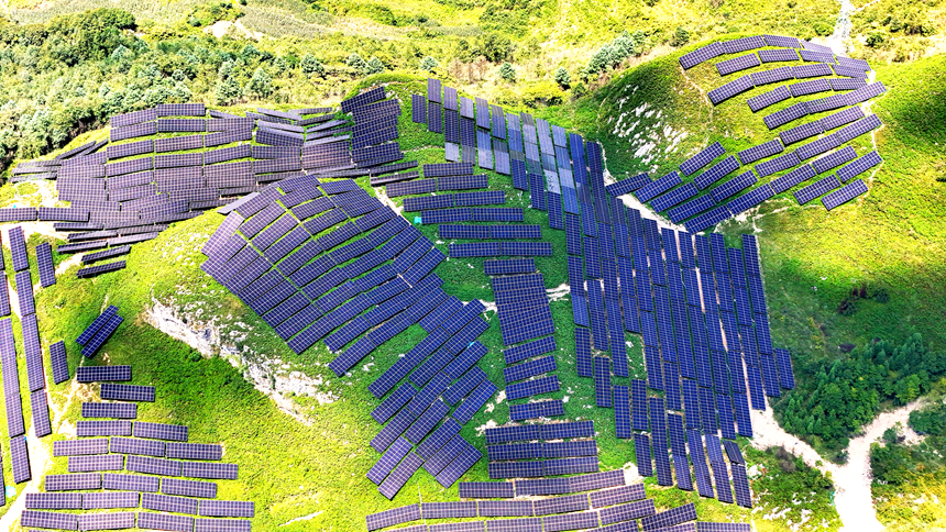 航拍水城百萬千瓦級新能源基地光伏項目。郵儲銀行貴州省分行供圖