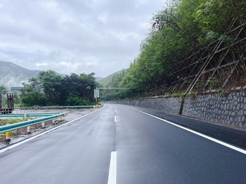 交通運輸部2024年度國家公路現代養護工程試點項目G78汕昆高速板江段路面維修養護項目。.jpg