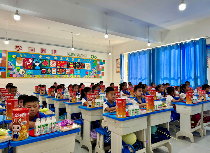 平壩實驗小學迎來開學第一天。