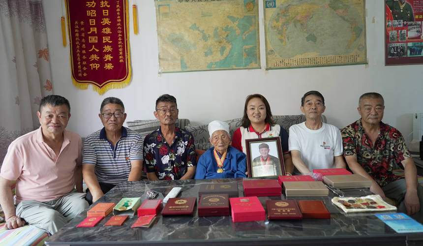 時念英一家的全家福。