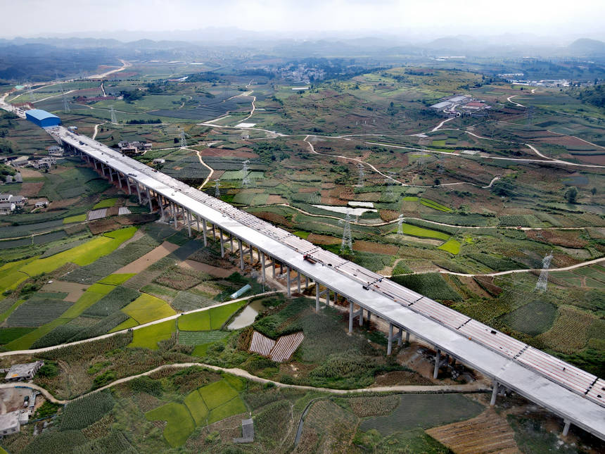 貴安擴容項目十二標段聶家包大橋。