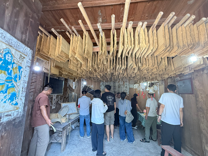 貴州大學公共管理學院社會實踐團隊走進新堡鄉。