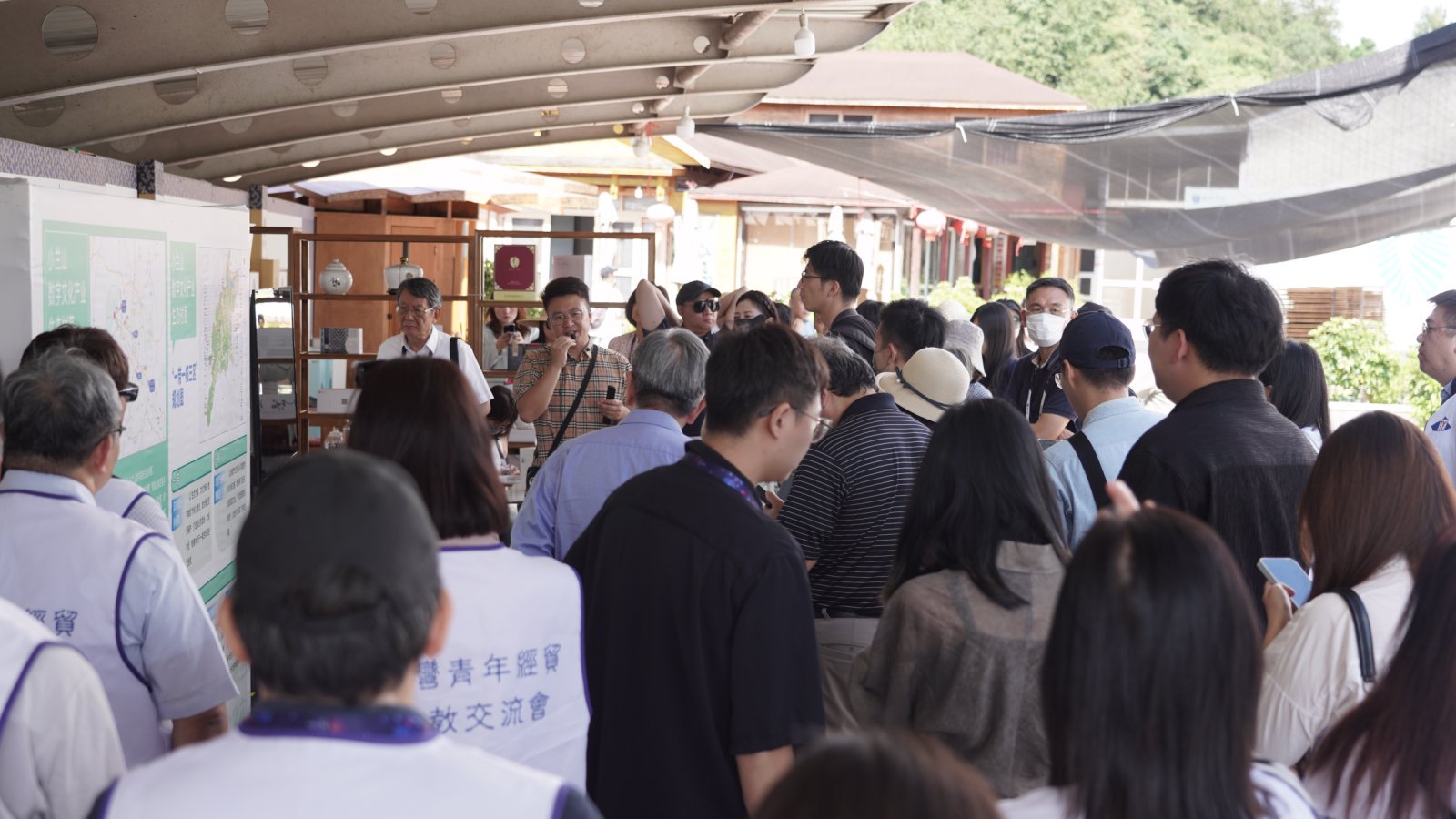 嘉賓們走進小蘭山實地探訪。