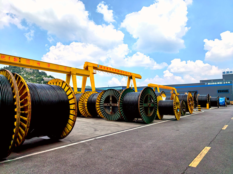 固達(dá)電線電纜整齊排列。