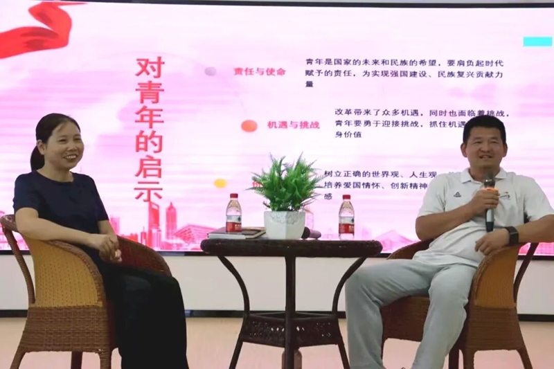 體育學(xué)院以“宣講+訪談”的形式開展學(xué)生活動(dòng)。