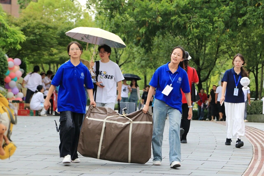 貴州師范學(xué)院迎來2025級(jí)新生。