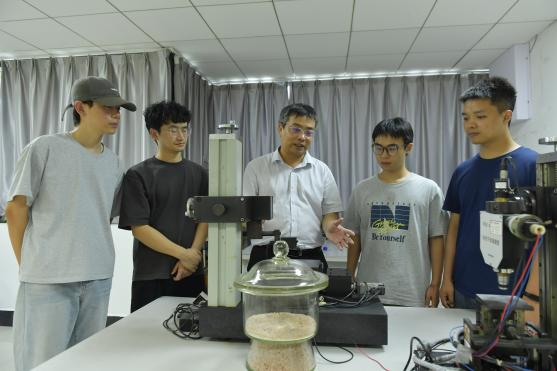 貴大教師團隊獲教育部第四批全國高校黃大年式教師團隊稱號。貴州大學供圖