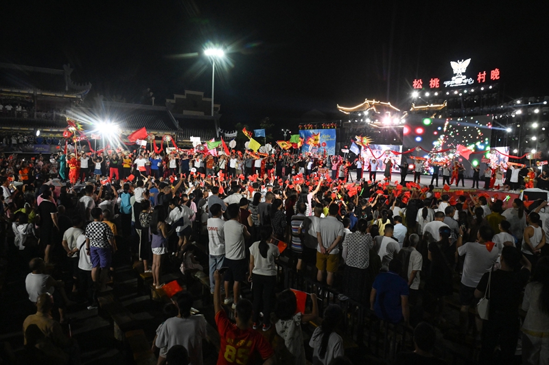 9月6日松桃村晚現(xiàn)場(chǎng)。謝慧芳攝