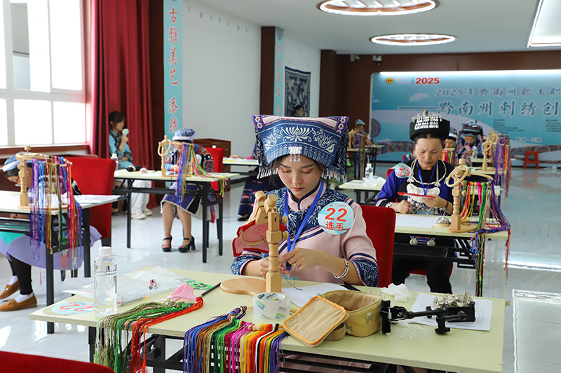 刺繡能手齊聚一堂。