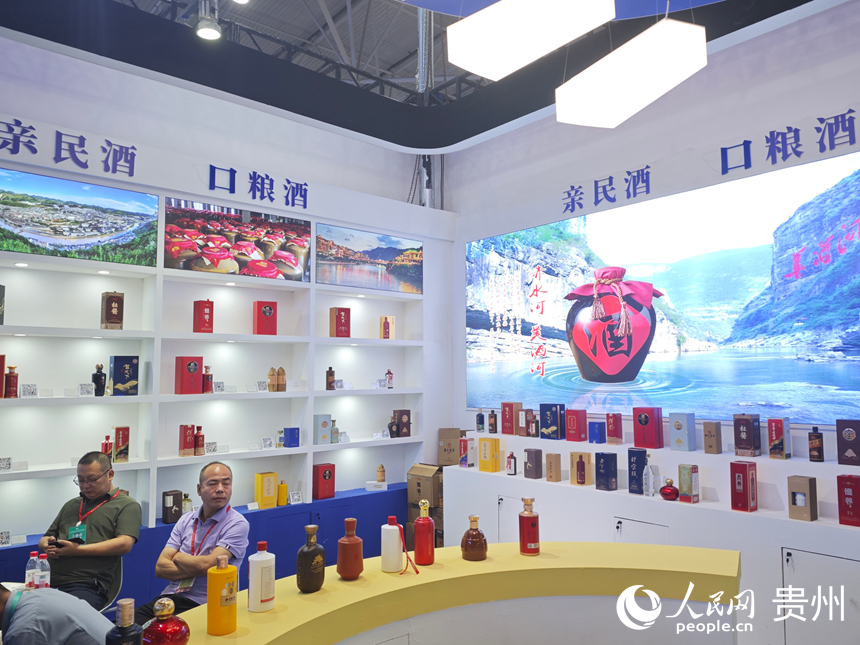 仁懷產區“親民酒·口糧酒”展區一隅。人民網 黃小桃攝
