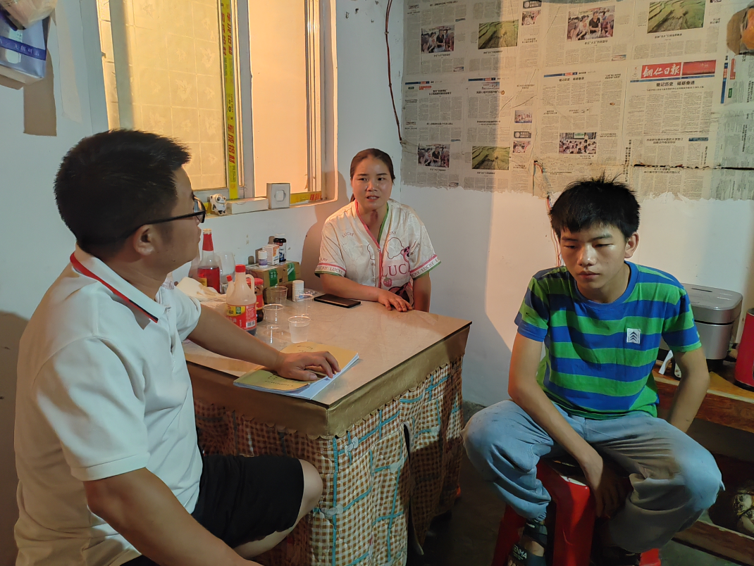 家訪宣傳工作。