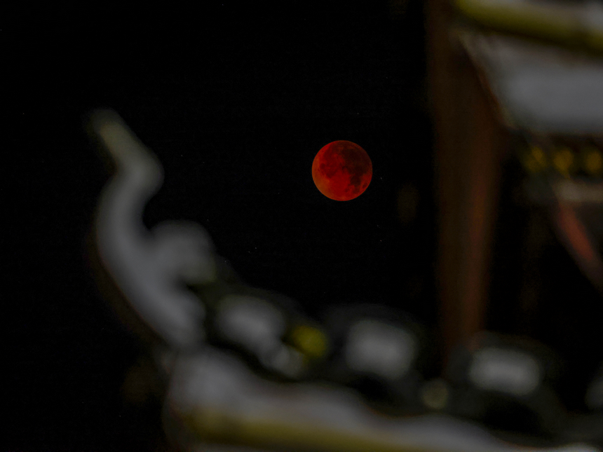 2025年9月8日，貴州省銅仁市玉屏侗族自治縣上空的月食景象。 