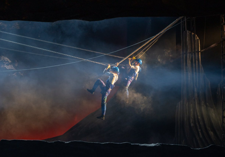 《脊梁》禮贊家國建設者雜劇片段。