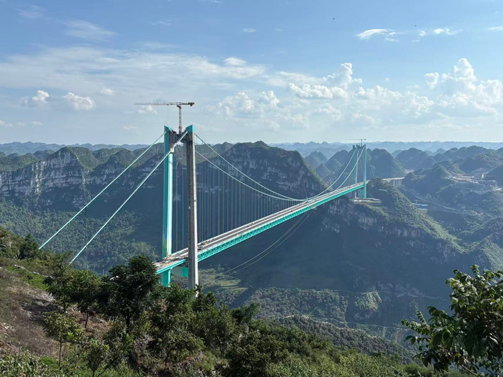圖為左看花江峽谷大橋。