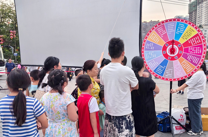 銅仁市“法治銅仁·平安相伴”集中普法宣傳活動。