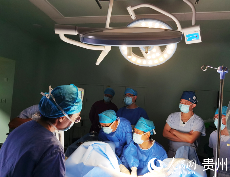 術前準備。人民網記者 王秀芳攝