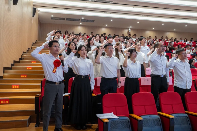 會議現(xiàn)場 。