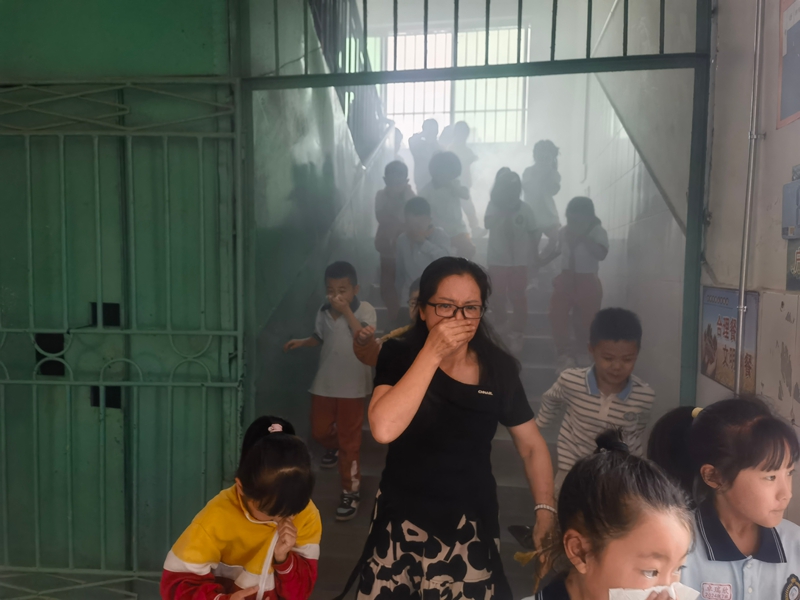 圖為:逃生現場。