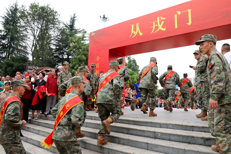 2、過從戎門。 陳桂良攝.JPG