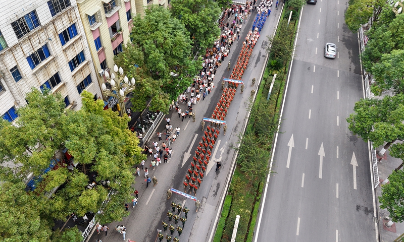 3、巡游。 陳桂良攝.JPG