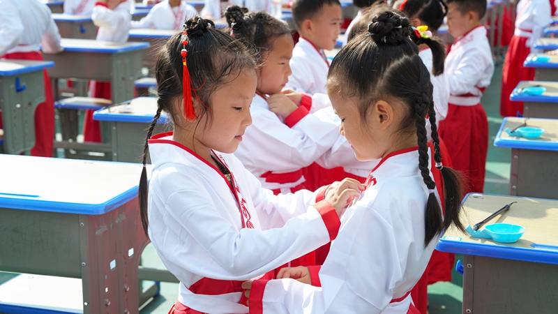 劍河縣城關一小一年級學生”開筆禮“活動現場 (18)