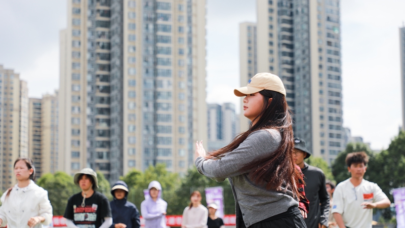 主題曲《足夠爽》節目彩排現場。